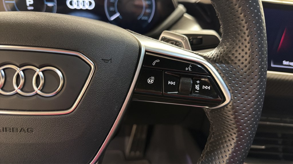 Used 2022 Audi RS e-tron GT w/ Carbon Performance Package AWD/4WD image 19