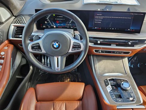 Certified 2025 BMW X7 M60i image 23