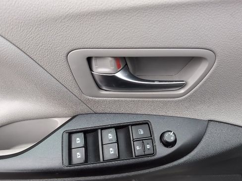 Used 2019 Toyota Sienna LE image 12
