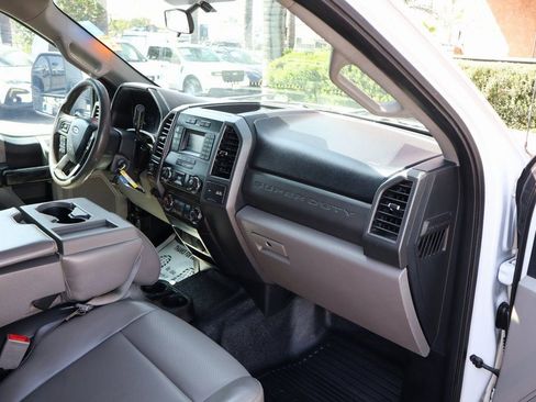 Used 2019 Ford F250 XL w/ Power Equipment Group AWD/4WD image 40