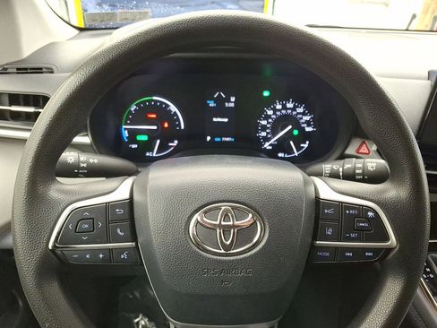 Used 2021 Toyota Sienna LE image 16