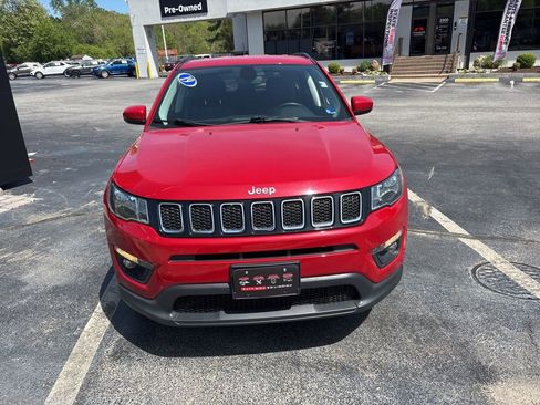 Used 2019 Jeep Compass Latitude w/ Cold Weather Group image 3
