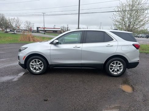 Used 2022 Chevrolet Equinox LT w/ Driver Convenience Package AWD/4WD image 2
