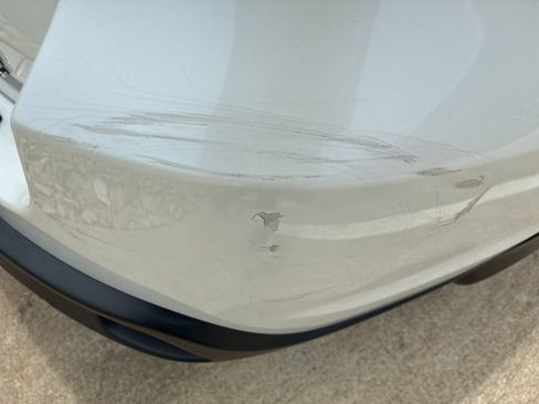 Used 2018 Toyota Highlander XLE FWD image 3