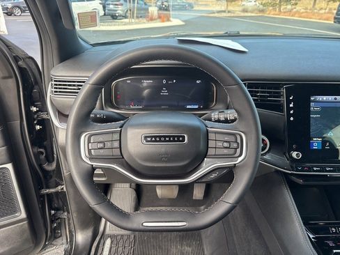 Used 2024 Jeep Wagoneer 4WD w/ Premium Group I image 13
