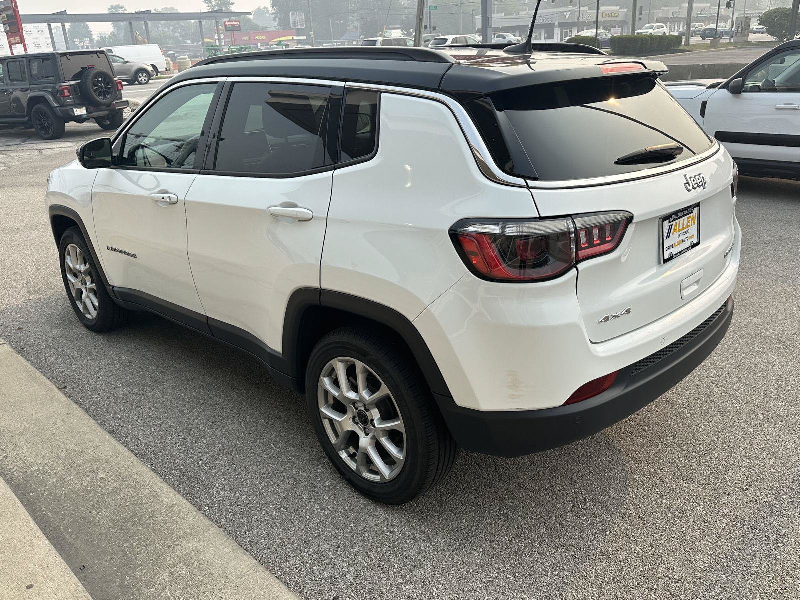 Used 2025 Jeep Compass Limited AWD/4WD image 7
