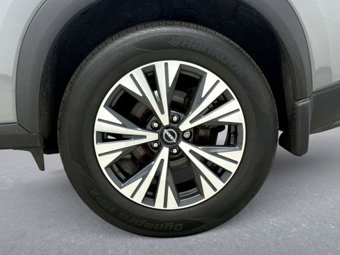 Used 2023 Nissan Rogue SV w/ SV Premium B Package image 11