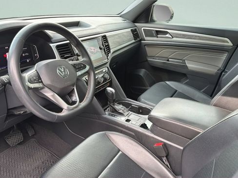 Used 2022 Volkswagen Atlas Cross Sport SE FWD image 26