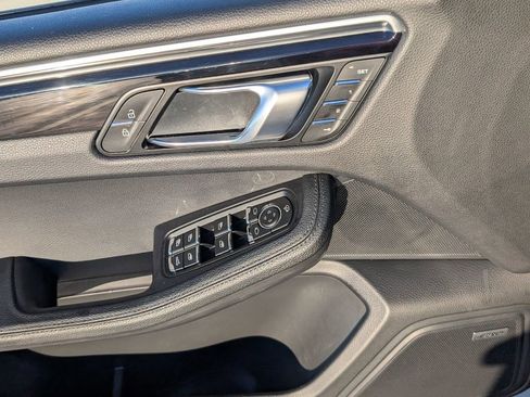 Certified 2022 Porsche Macan image 20