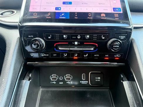 Used 2022 Jeep Grand Cherokee Limited 4xe w/ Luxury Tech Group II AWD/4WD image 12