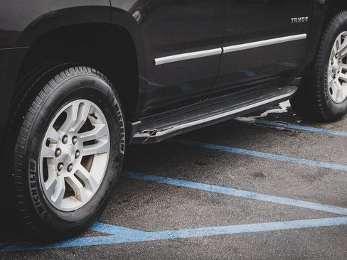 Used 2017 Chevrolet Tahoe LT image 24