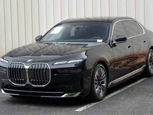Used 2023 BMW i7 xDrive60 AWD/4WD image 56