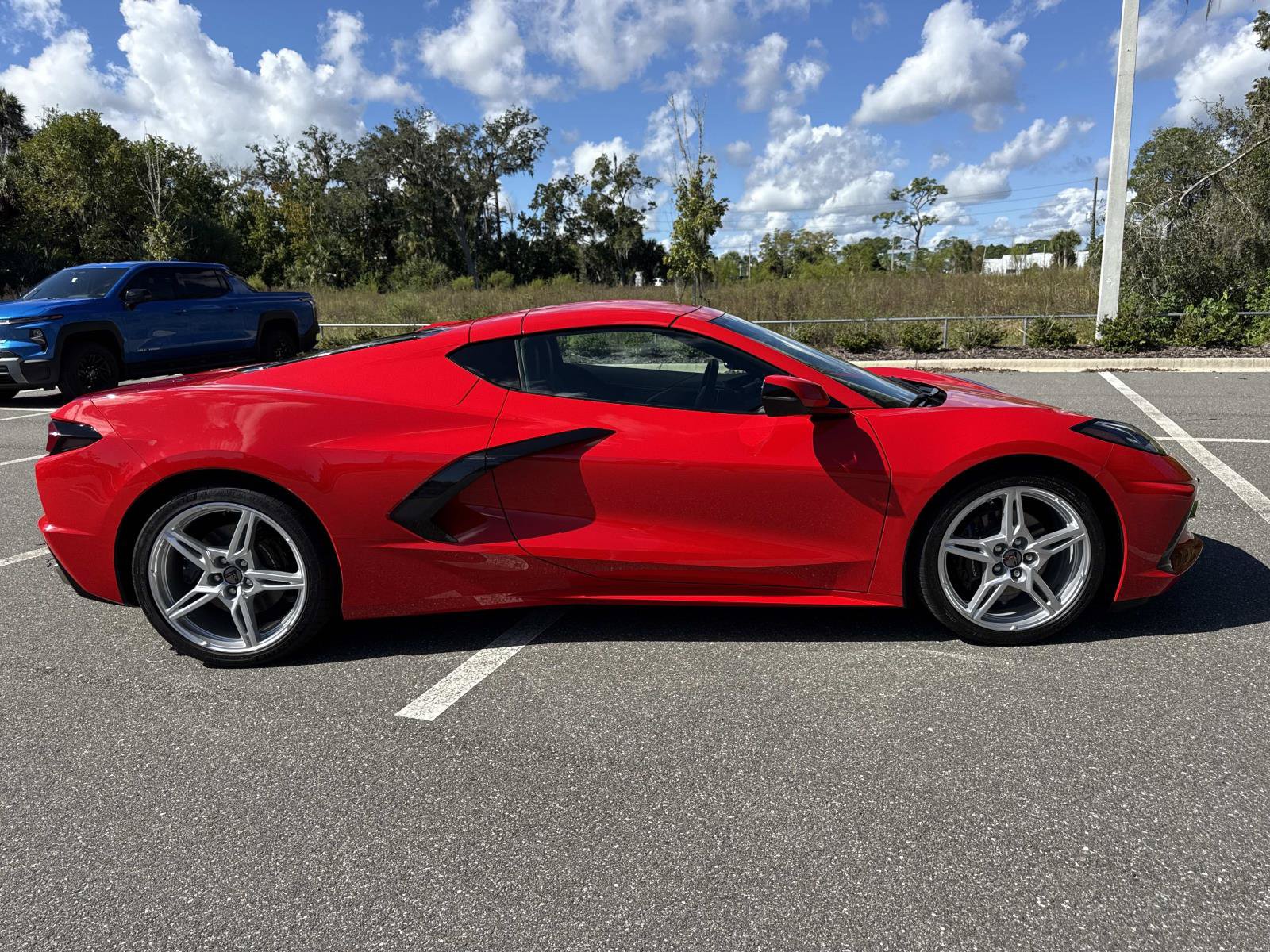 Used 2025 Chevrolet Corvette Stingray Coupe w/ 1LT RWD image 2