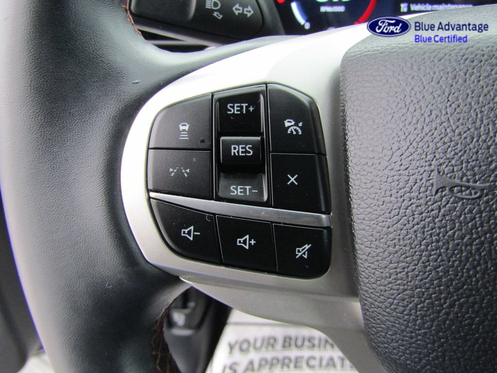 Used 2025 Ford Explorer Active AWD/4WD image 29