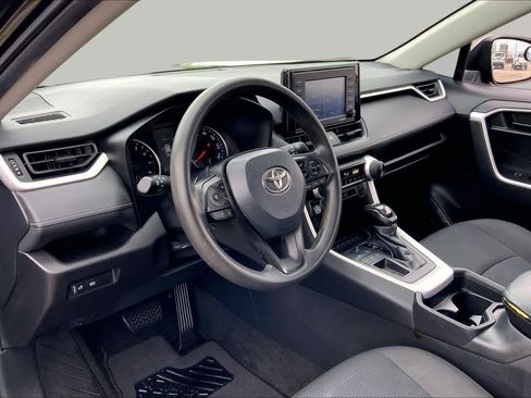 Used 2021 Toyota RAV4 LE FWD image 17