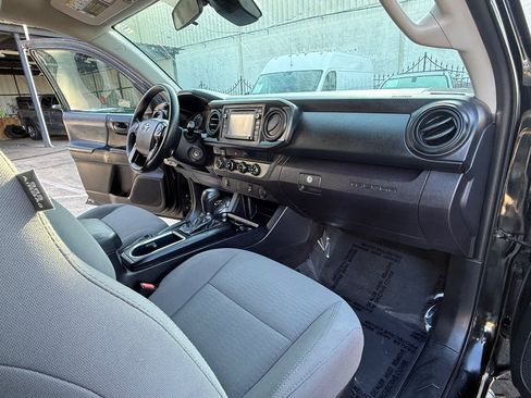 Used 2018 Toyota Tacoma SR AWD/4WD image 20