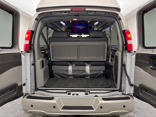 Used 2022 Chevrolet Express 2500 Extended w/ Enhanced Convenience Package RWD image 10