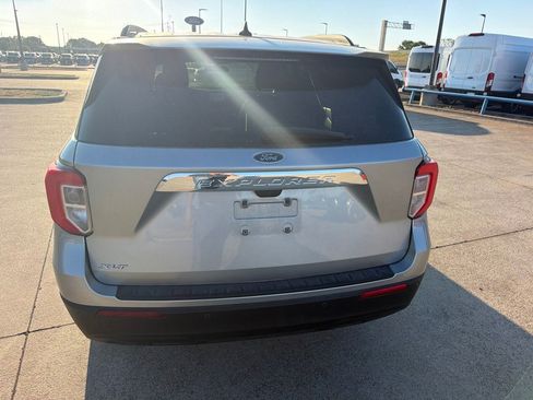 Used 2023 Ford Explorer XLT RWD image 9