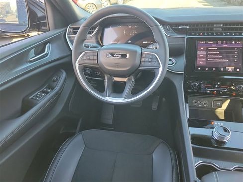 New 2025 Jeep Grand Cherokee L Altitude image 9