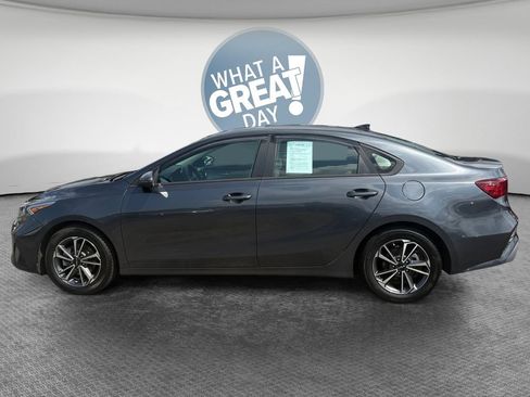 Used 2022 Kia Forte LXS w/ LXS Technology Package FWD image 7