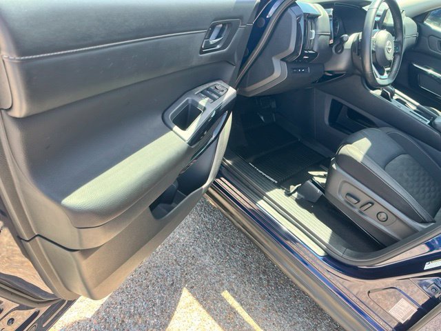 Used 2025 Nissan Pathfinder SV FWD image 18