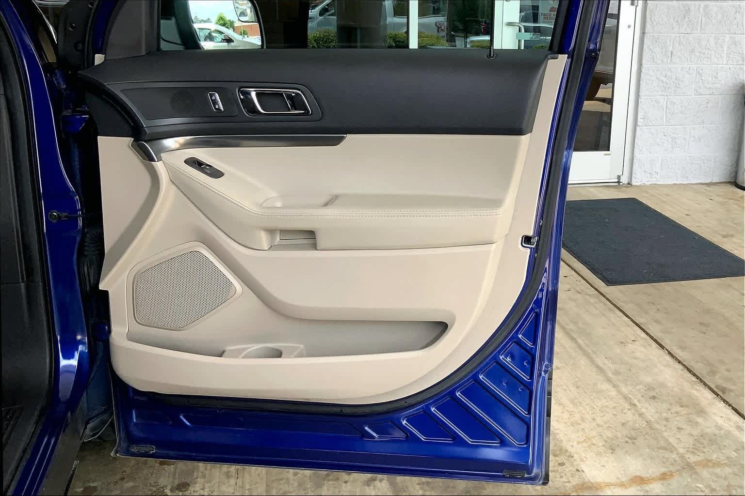 Used 2015 Ford Explorer FWD image 23