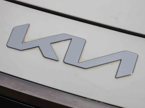 Certified 2023 Kia Niro Wave w/ Wave Preserve Package image 30