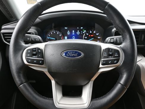Used 2023 Ford Explorer XLT w/ Equipment Group 202A image 13