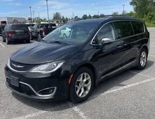 Used 2020 Chrysler Pacifica Limited FWD image 1