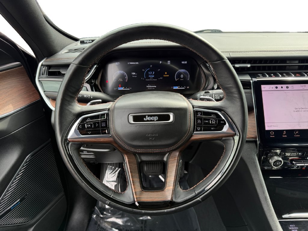 Used 2023 Jeep Grand Cherokee Summit w/ Adv Protech Group IV AWD/4WD image 12