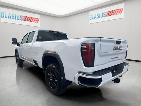 Used 2024 GMC Sierra 2500 AT4 w/ AT4 Preferred Package AWD/4WD image 5