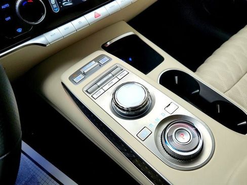 Used 2025 Genesis GV70 3.5T Sport w/ Sport Prestige Package AWD/4WD image 17