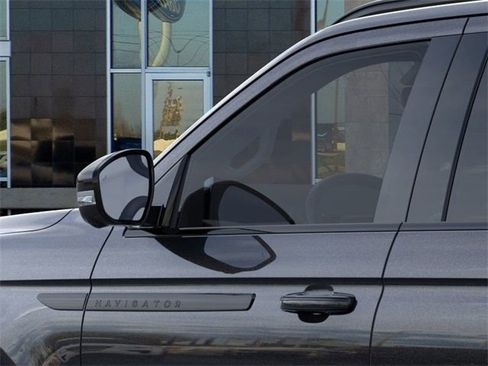 New 2025 Lincoln Navigator Reserve w/ Jet Appearance Package image 38