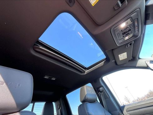 Used 2023 GMC Sierra 1500 AT4 w/ AT4 Premium Package image 12