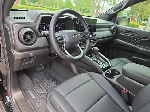 Used 2025 Chevrolet Colorado Trail Boss AWD/4WD image 15