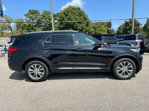 Used 2022 Ford Explorer Limited w/ Equipment Group 301A image 2