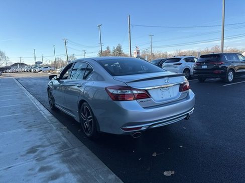 Used 2017 Honda Accord Sport image 5