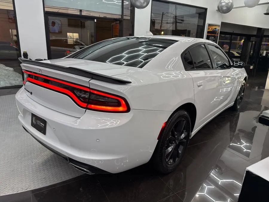 Used 2020 Dodge Charger SXT w/ Blacktop Package AWD/4WD image 5