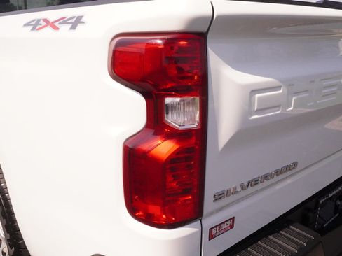 Used 2020 Chevrolet Silverado 1500 W/T w/ WT Value Package AWD/4WD image 28