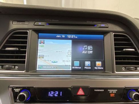 Used 2016 Hyundai Sonata Limited w/ Option Group 02 image 17