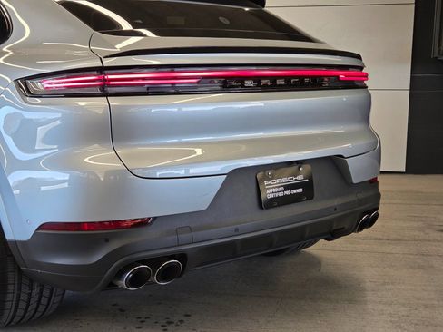 Certified 2024 Porsche Cayenne Coupe AWD/4WD image 8