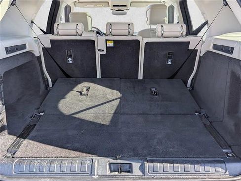 Used 2024 Land Rover Discovery S image 6