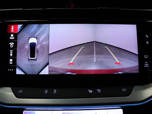 Used 2024 Jeep Wagoneer Launch Edition image 32