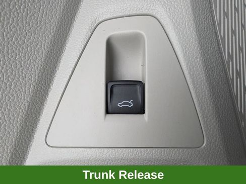 Used 2025 Volkswagen Jetta SE w/ Sunroof Package FWD image 22