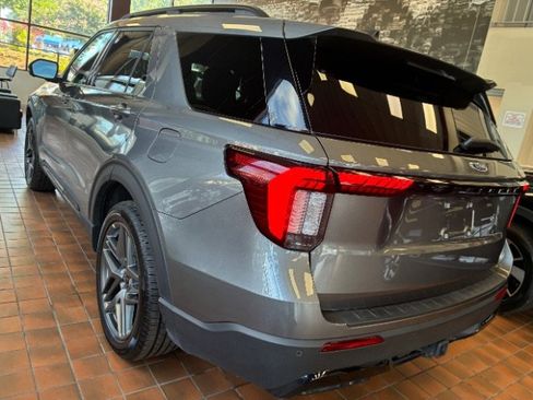 Used 2025 Ford Explorer ST-Line w/ ST-Line Street Pack AWD/4WD image 21