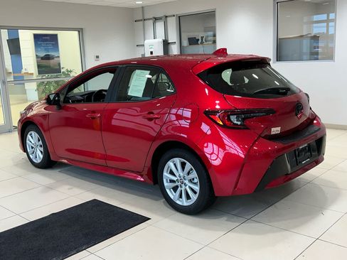 Used 2025 Toyota Corolla SE w/ SE Package FWD image 10