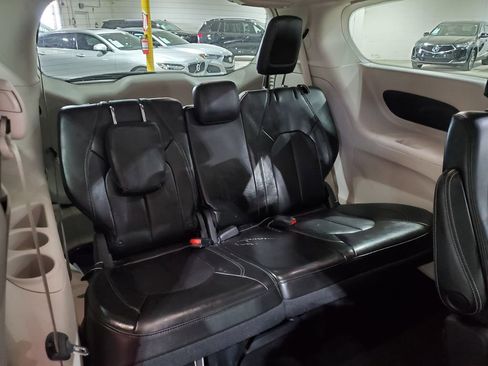 Used 2020 Chrysler Voyager Lxi FWD image 21