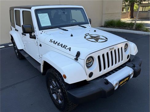 Used 2015 Jeep Wrangler Unlimited Sahara w/ Connectivity Group AWD/4WD image 29
