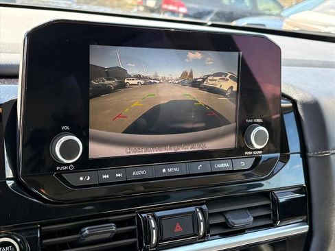 Used 2024 Nissan Pathfinder SV image 9