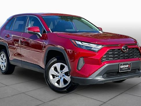 Used 2023 Toyota RAV4 LE AWD/4WD image 3